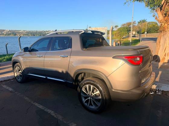 FIAT TORO 2.0 16V TURBO DIESEL VOLCANO 4WD AT9 FIAT TORO 2.0 16V TURBO DIESEL VOLCANO 4WD AT9
